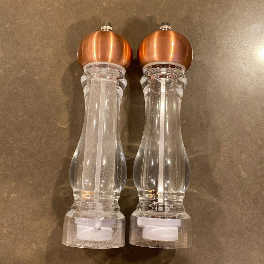 Salt and pepper grinders